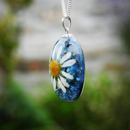 Blue Resin Pendant Necklace With Real Chamomile..