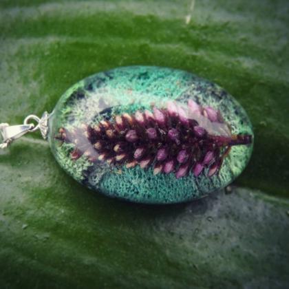 Green Resin Pendant Necklace With Real Heather..