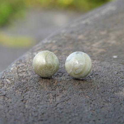 White And Gold Resin Stud Earrings