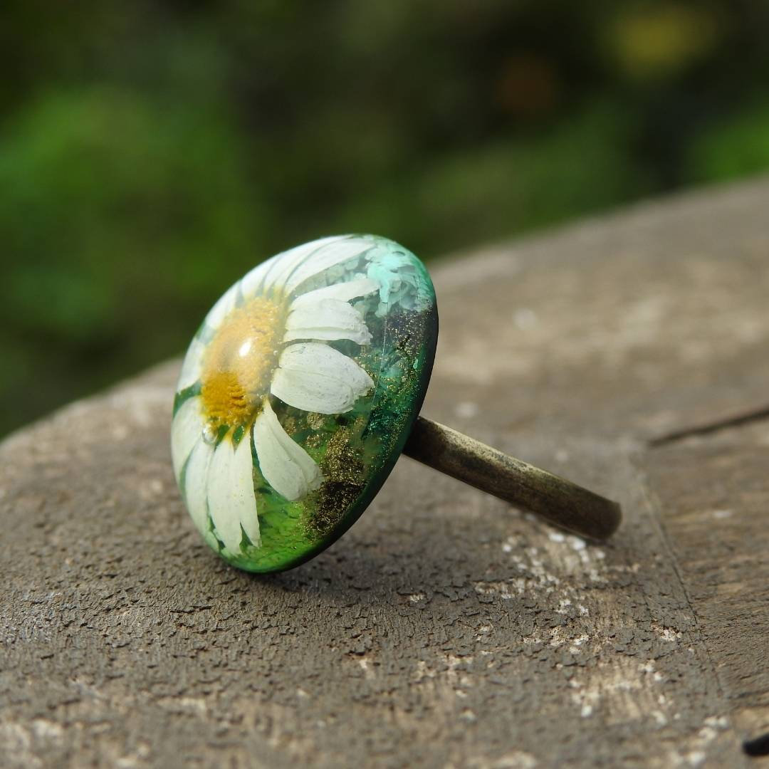 Adjustable Resin Statement Ring With Real Chamomile Flower