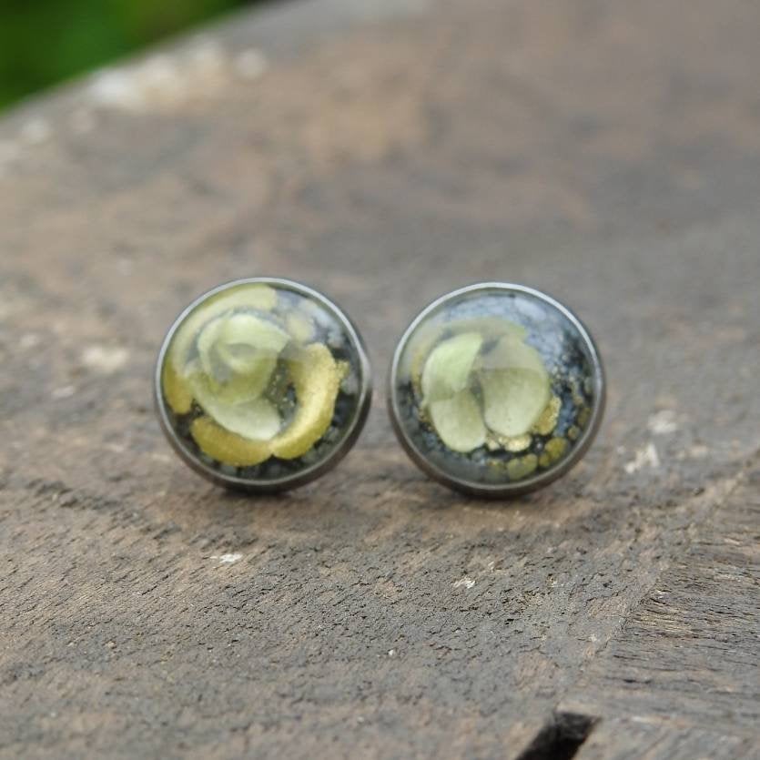 Grey/black And Gold Resin Stud Earrings With Real Flowers