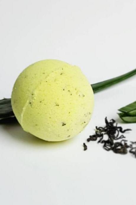 Green Tea & Aloe Vera Bath Bomb