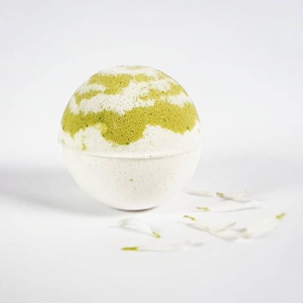 Gentle Oats & Honey Bath Bomb on Luulla
