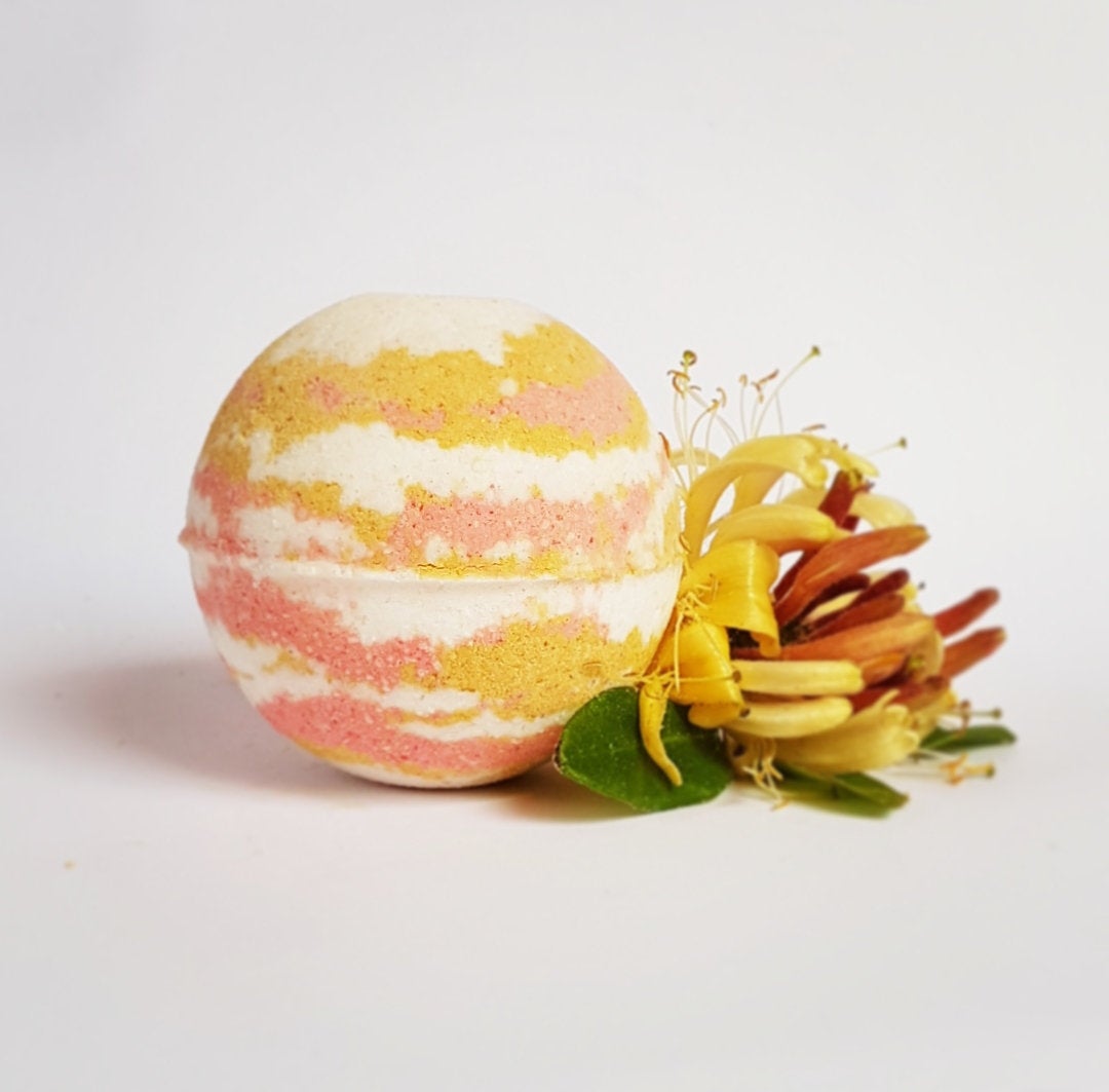 Honey Bee Bath Bomb on Luulla